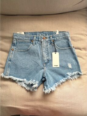 NWT Wrangler Light Blue Denim Frayed Hem Women’s Shorts